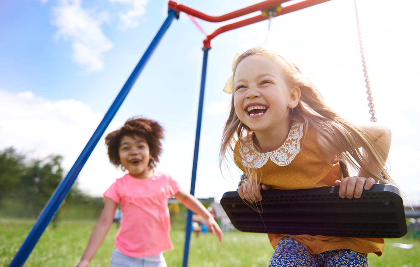 Kinderspielplatz mit Schaukel